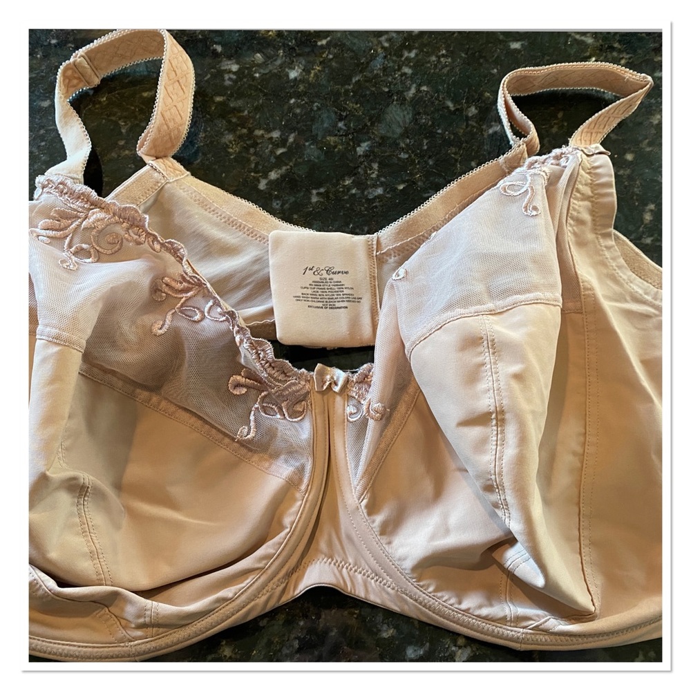 1st and curve 46i bra. Great used shape